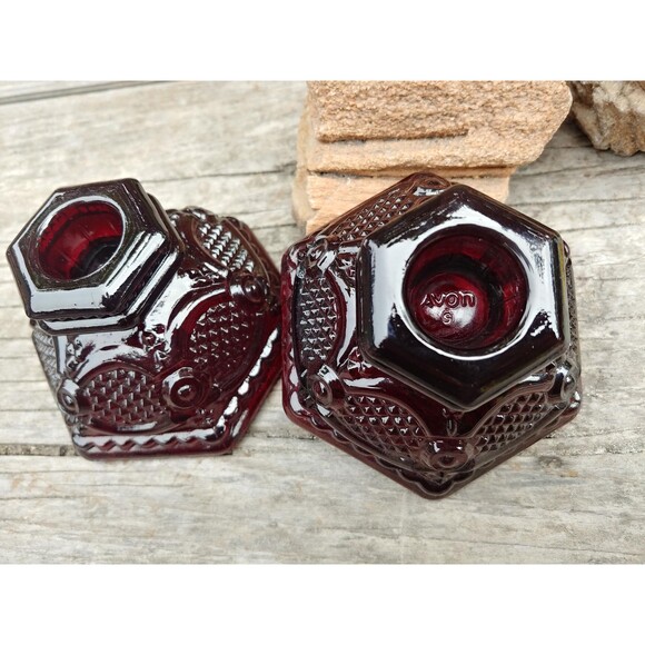 2 Vintage Avon 1876 Cape Cod Collection Ruby Red Glass Candlestick Holders - Picture 9 of 10